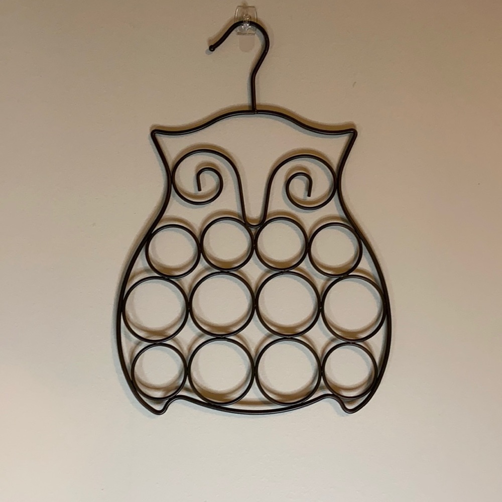 Owl scarf organizer